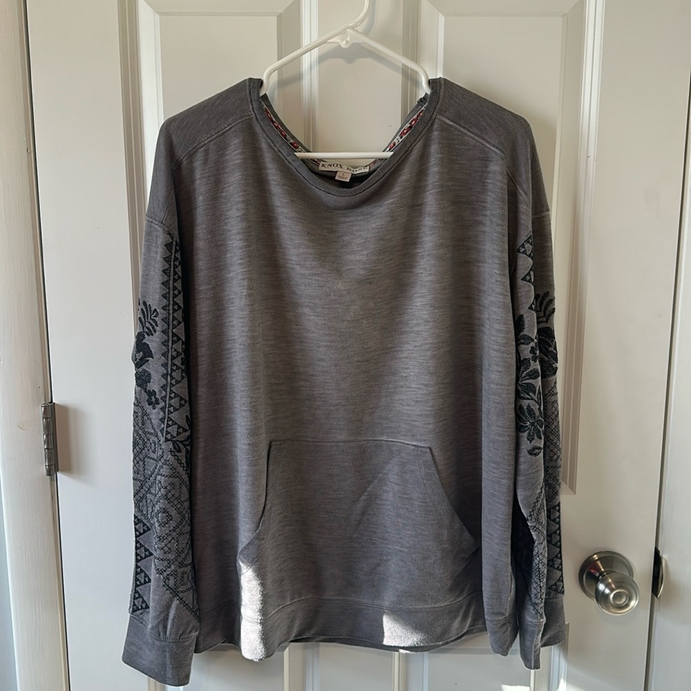 Knox Rose sweatshirt. Size large.
